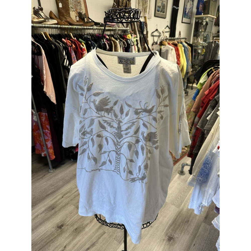 Vintage 90s Swan Magic White Embroidered Floral Spell Out T Shirt Size Medium